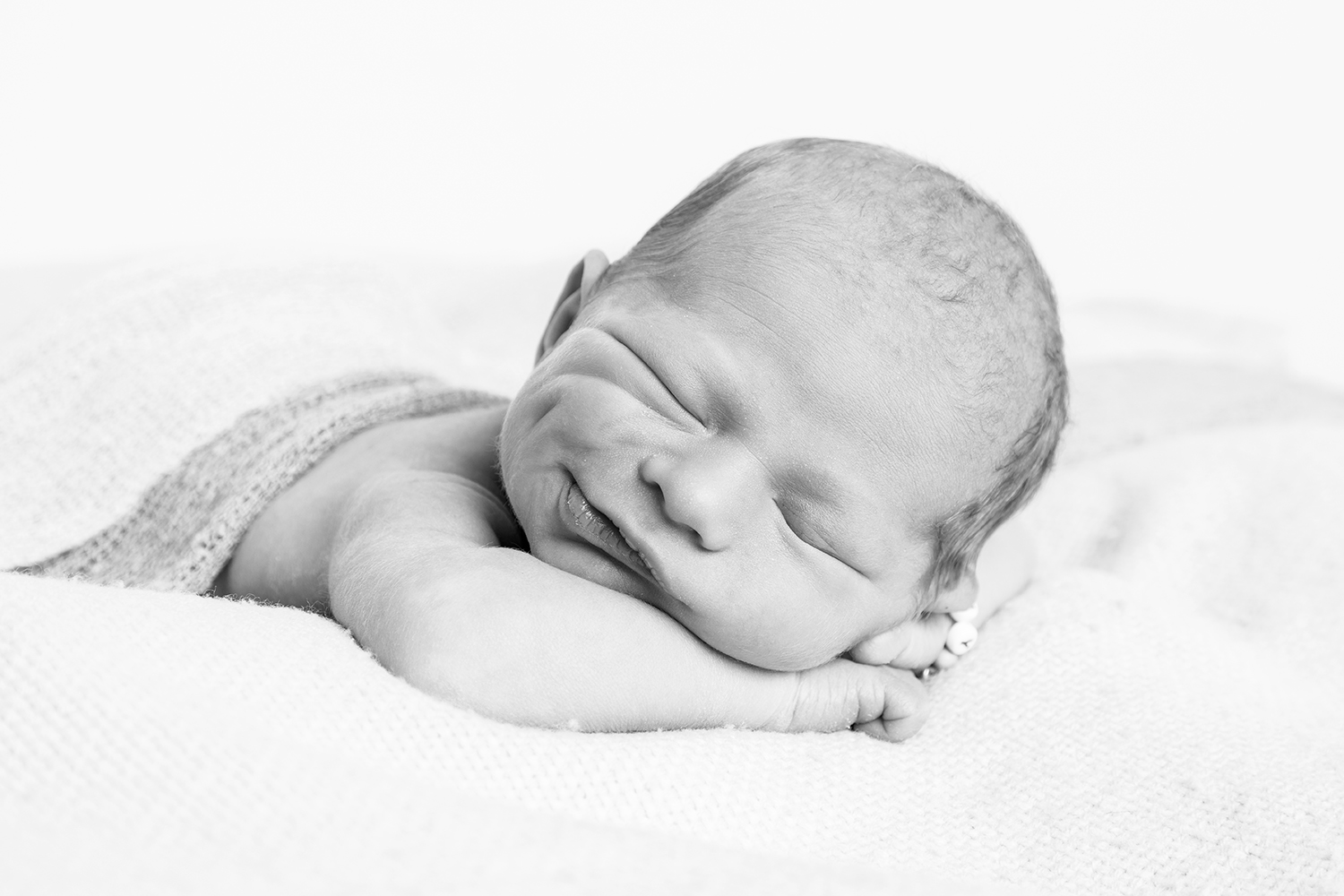 Die Magie der ersten Tage: Alles, was Sie über ein Newbornshooting in der Region Luzern wissen müssen - Galerie Bild 1 - Aregger Fotografie